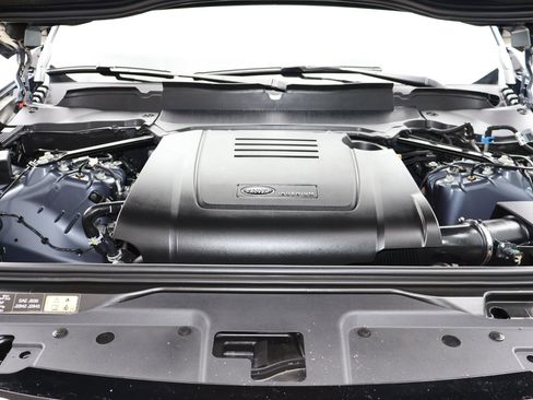 Certified 2025 Land Rover Discovery S AWD/4WD image 33