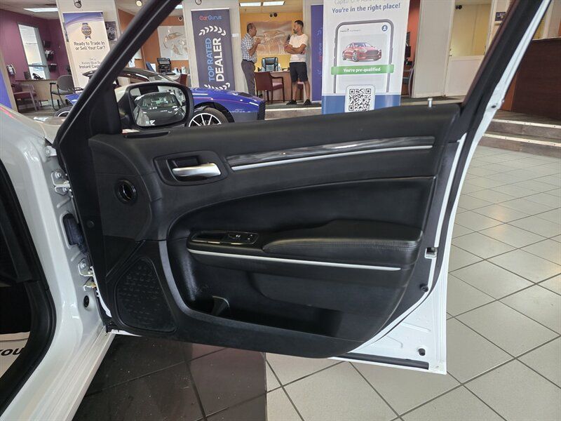 Used 2019 Chrysler 300 Touring w/ Driver Convenience Group AWD/4WD image 14