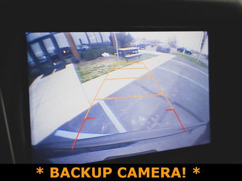 Used 2017 Chevrolet Suburban LT image 4