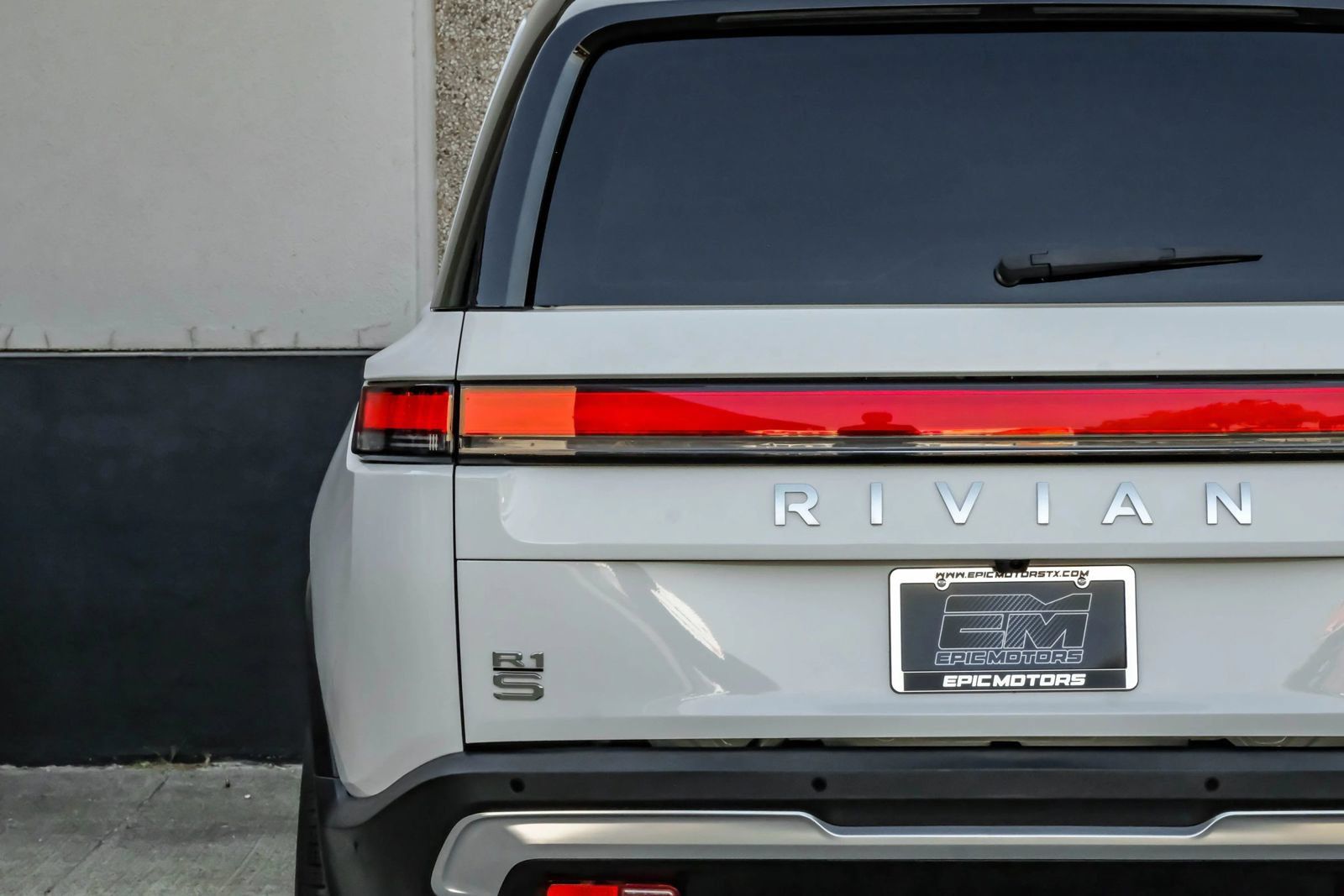 Used 2024 Rivian R1S Adventure Dual AWD/4WD image 61