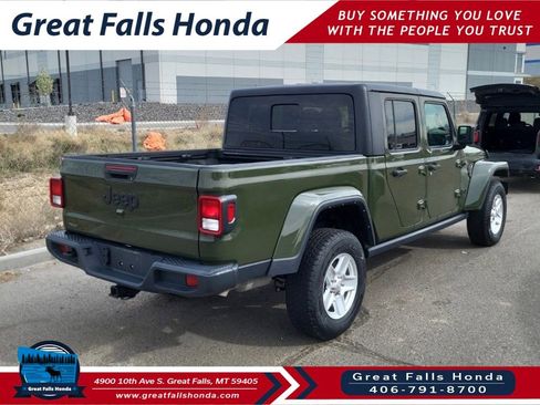 Used 2022 Jeep Gladiator Sport image 3