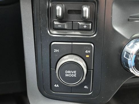 Used 2022 Ford F150 Lariat w/ Equipment Group 502A High image 41