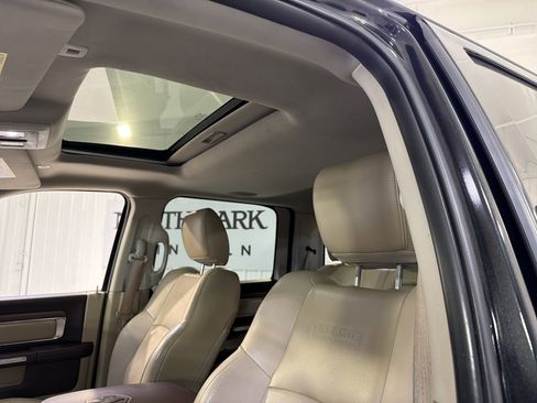 Used 2017 RAM 1500 Laramie w/ Convenience Group image 10