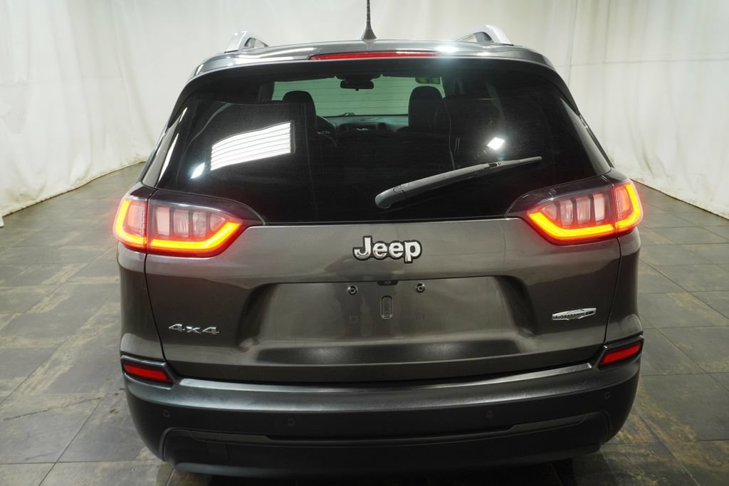 Used 2019 Jeep Cherokee Latitude Plus w/ Cold Weather Group AWD/4WD image 5