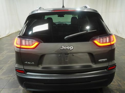 Used 2019 Jeep Cherokee Latitude Plus w/ Cold Weather Group AWD/4WD image 5