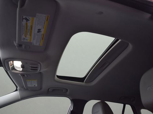 Used 2024 Chevrolet Trax ACTIV w/ Sunroof Package image 12