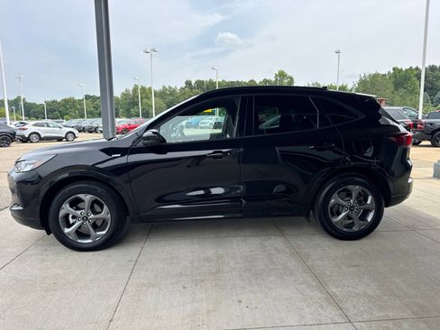 Certified 2023 Ford Escape ST-Line Select AWD/4WD image 4