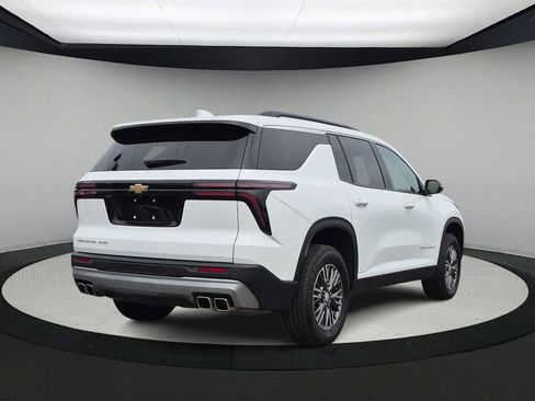 Used 2025 Chevrolet Traverse LT AWD/4WD image 8