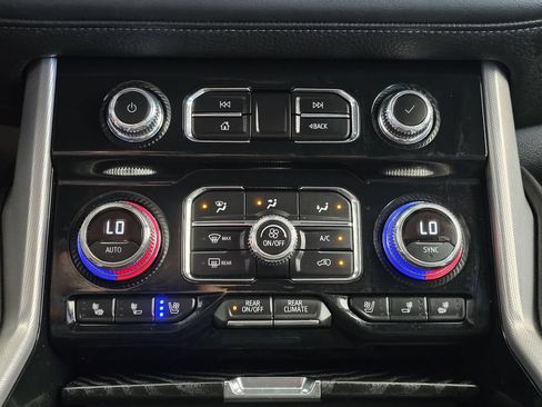 Used 2024 GMC Yukon Denali RWD image 17