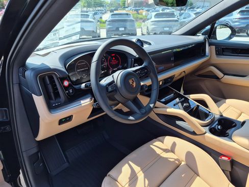 New 2026 Porsche Cayenne Coupe AWD/4WD image 4