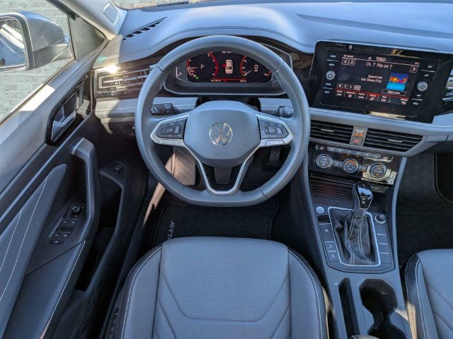 Certified 2025 Volkswagen Jetta SEL FWD image 15