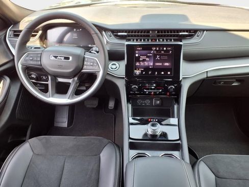 New 2025 Jeep Grand Cherokee L Altitude image 17