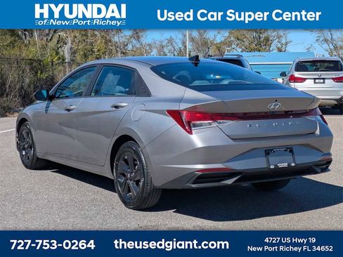 Used 2023 Hyundai Elantra SEL w/ Preferred Accessory Package image 3