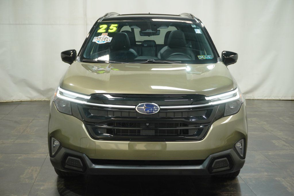 Used 2025 Subaru Forester Touring AWD/4WD image 11