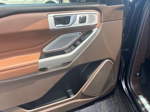 Used 2022 Ford Explorer King Ranch w/ Technology Package AWD/4WD image 8