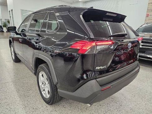 Used 2021 Toyota RAV4 LE AWD/4WD image 7