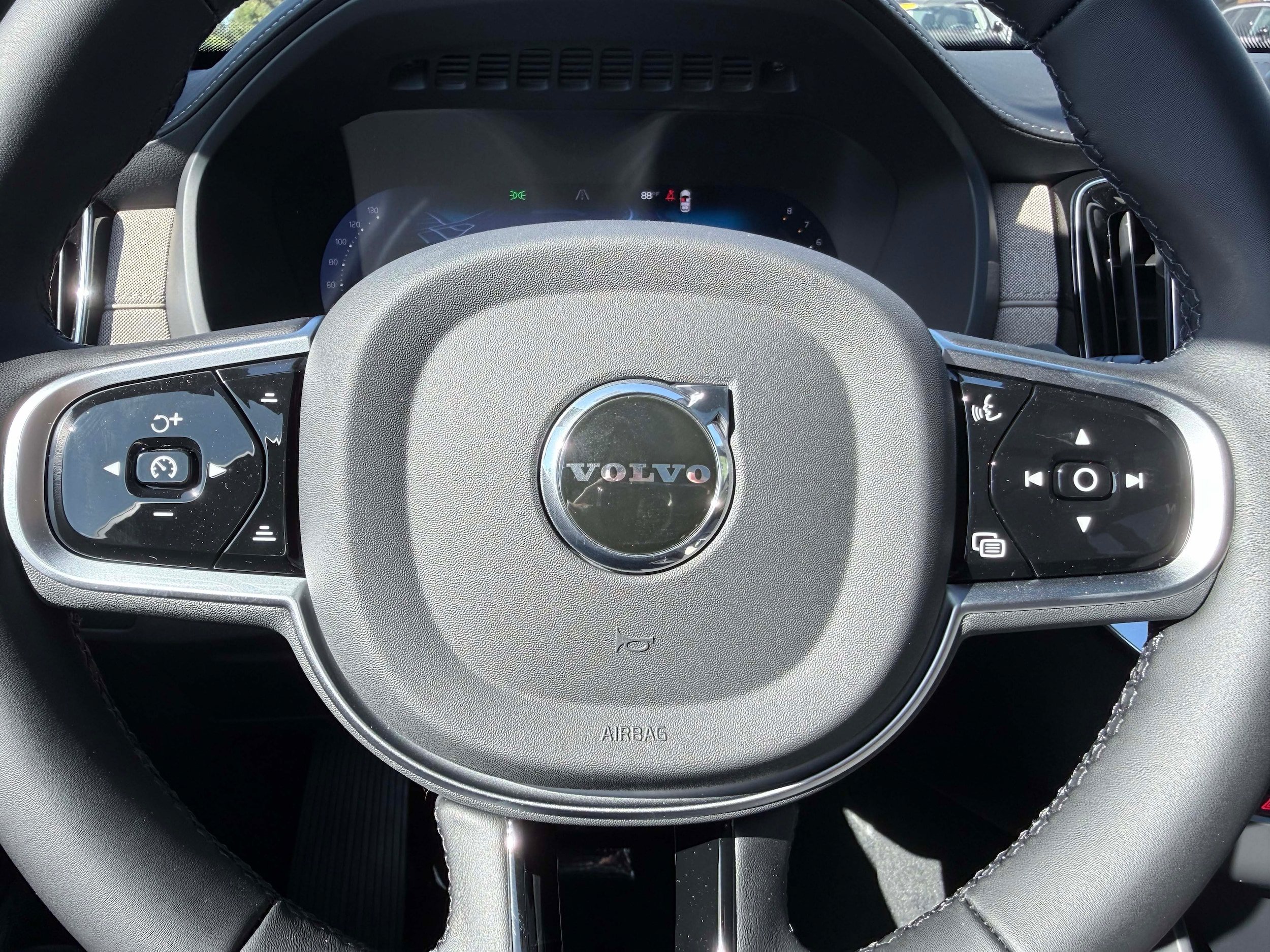New 2026 Volvo XC90 B6 Plus w/ Protection Package Premier AWD/4WD image 20
