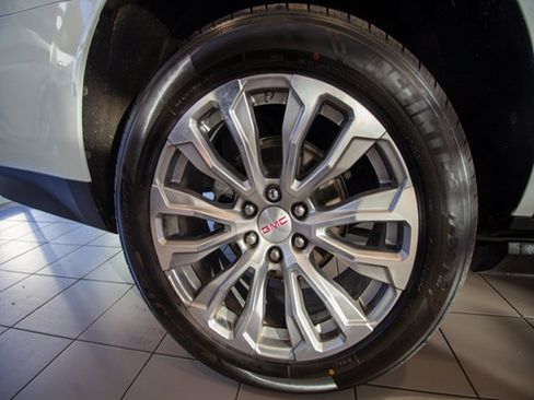 Used 2023 GMC Yukon Denali w/ Denali Reserve Package image 29