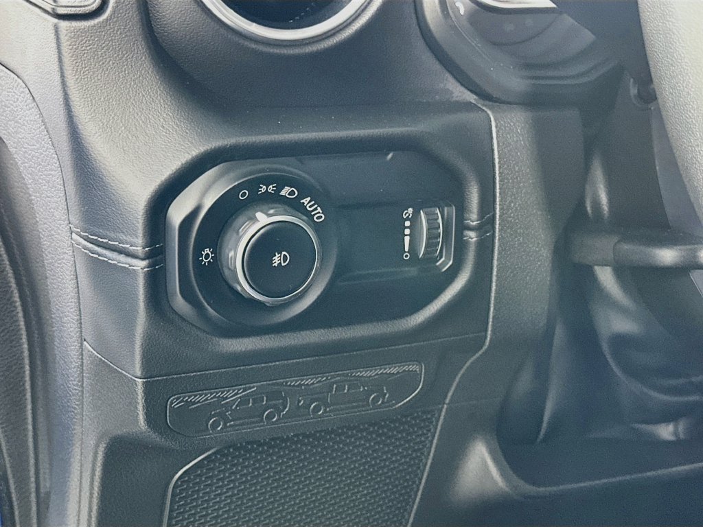 Certified 2024 Jeep Wrangler Unlimited Sahara w/ Technology Group AWD/4WD image 10