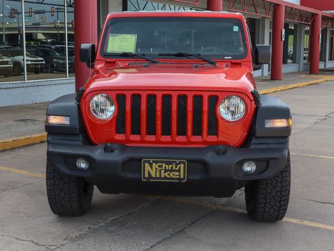 Used 2018 Jeep Wrangler Unlimited Sport S AWD/4WD image 3