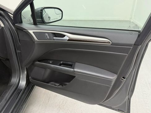 Used 2016 Ford Fusion SE w/ Equipment Group 202A image 9