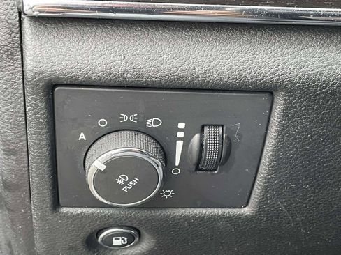 Used 2016 Jeep Grand Cherokee Limited w/ Luxury Group II image 18