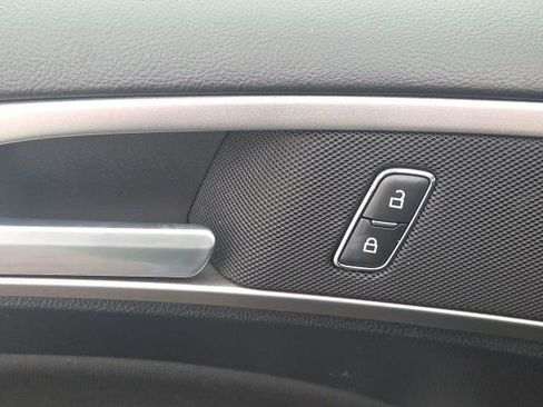 Used 2020 Ford Fusion SE image 20