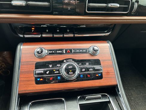 Used 2022 Lincoln Aviator Reserve w/ Equipment Group 201A image 12