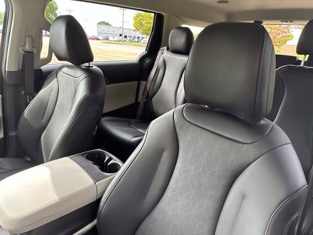 Used 2024 Kia Carnival LX FWD image 4