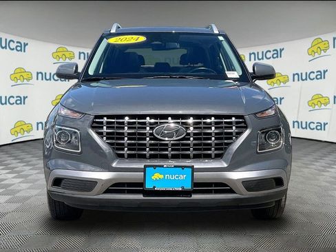 Used 2024 Hyundai Venue SEL FWD image 2