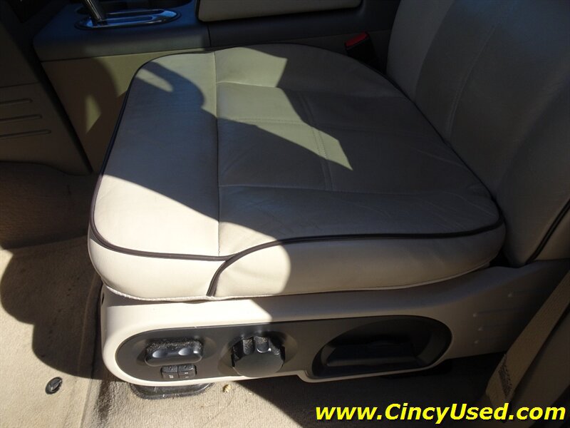 Used 2006 Lincoln Mark LT 2WD image 26
