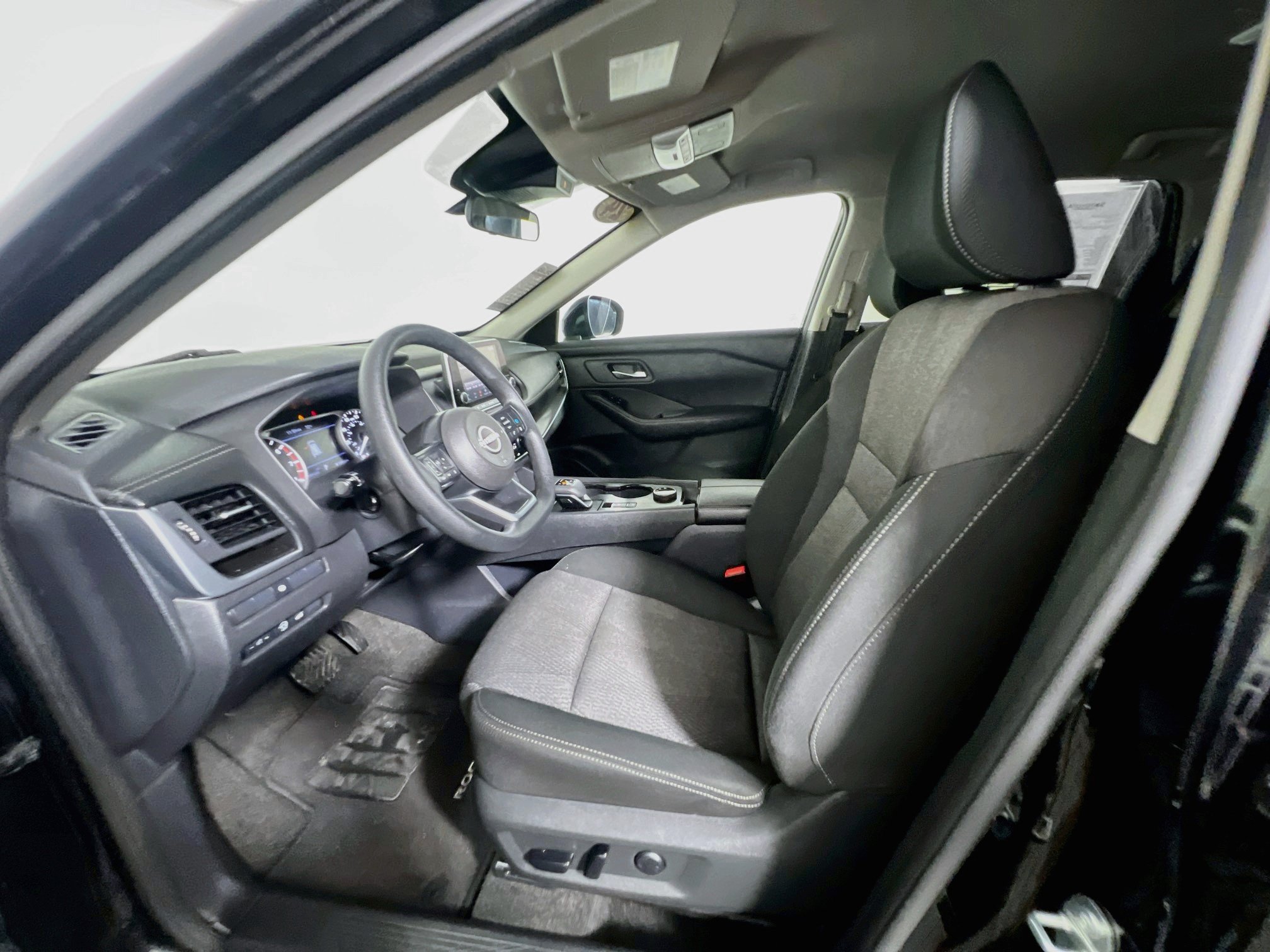Used 2024 Nissan Rogue SV AWD/4WD image 14