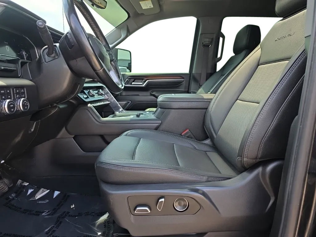 Used 2024 GMC Sierra 3500 Denali w/ Denali Reserve Package AWD/4WD image 16