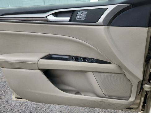 Used 2017 Ford Fusion SE w/ Fusion SE Technology Package image 13