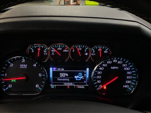 Used 2018 Chevrolet Suburban LT AWD/4WD image 21
