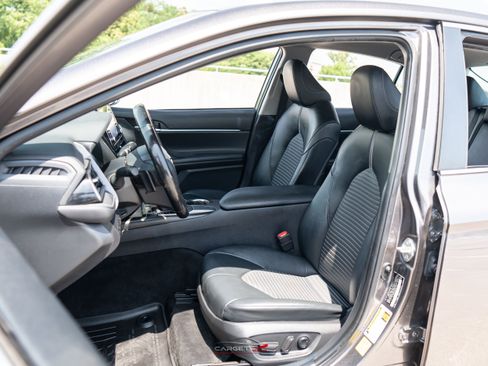 Used 2021 Toyota Camry SE FWD image 16