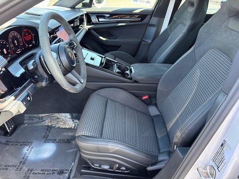 Used 2025 Porsche Panamera image 26