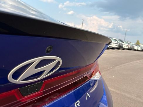 Certified 2025 Hyundai Elantra Sport FWD image 19