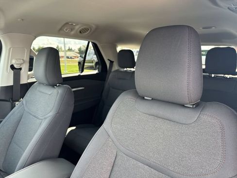 Used 2025 Ford Explorer Active AWD/4WD image 14