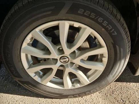 Used 2019 Nissan Rogue SV image 6