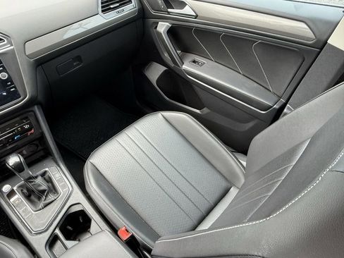 Used 2022 Volkswagen Tiguan SE FWD image 23