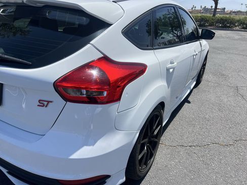 Used 2018 Ford Focus ST FWD image 23