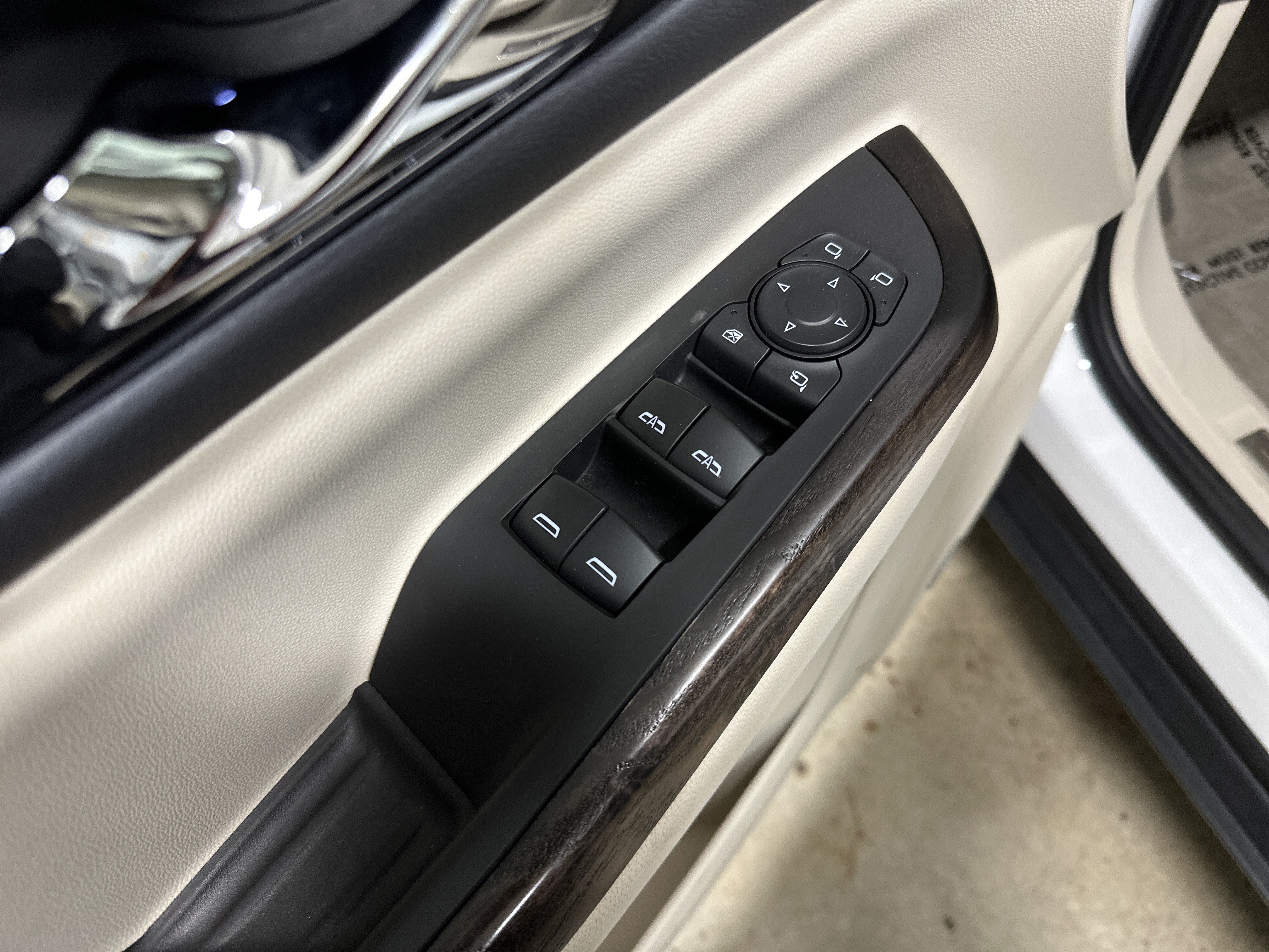 Used 2022 GMC Acadia Denali w/ Denali Ultimate Package AWD/4WD image 17