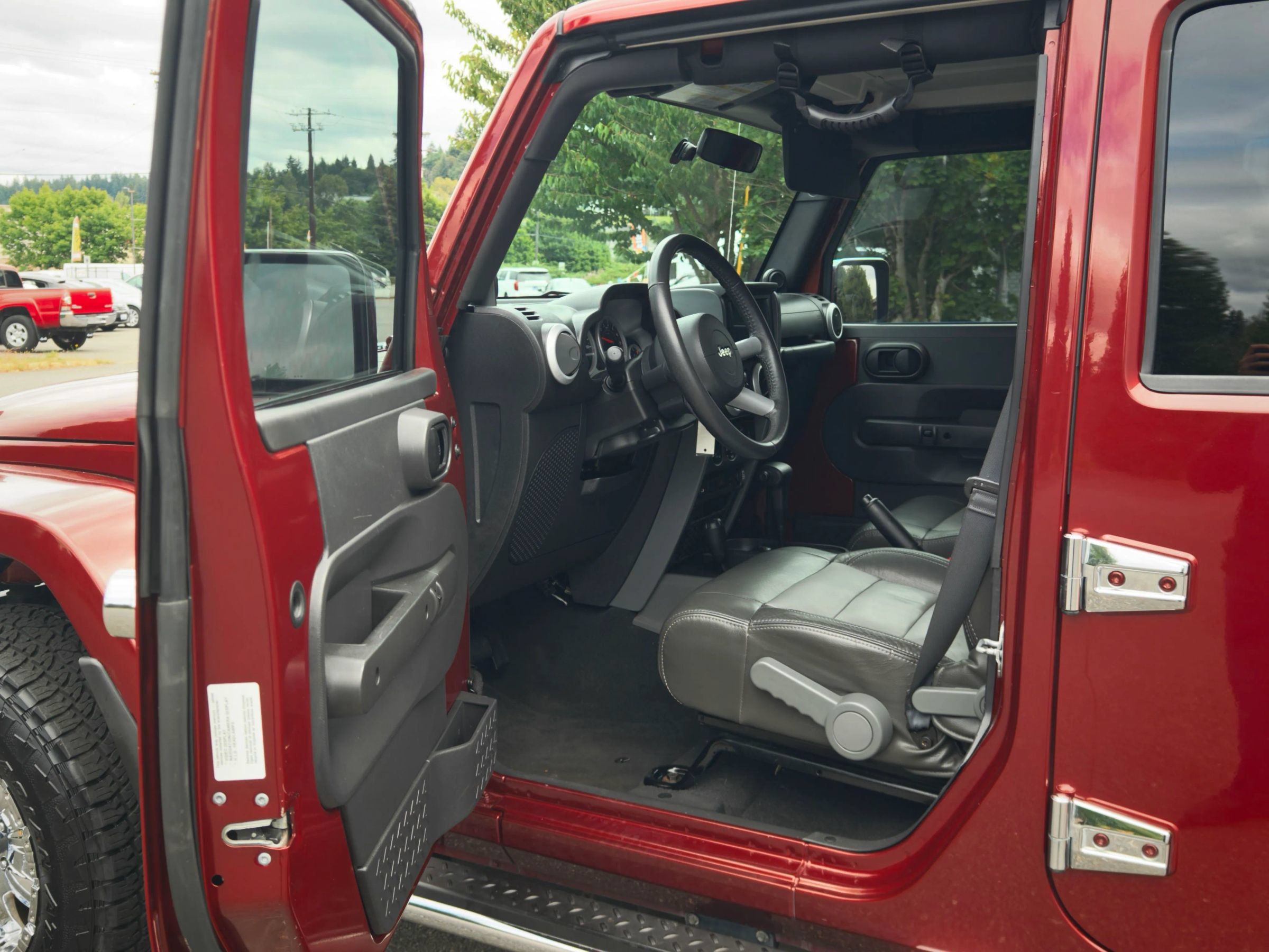 Used 2009 Jeep Wrangler Unlimited Sahara w/ Trailer Tow Group AWD/4WD image 9