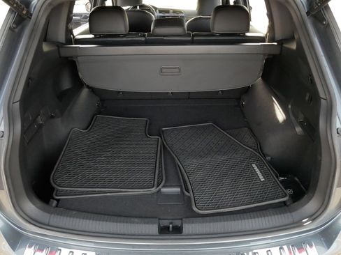 Used 2022 Volkswagen Tiguan SEL R-Line image 18