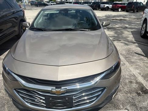 Used 2024 Chevrolet Malibu LT FWD image 2