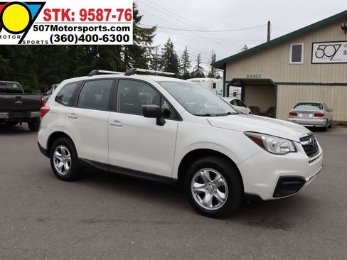 Used 2017 Subaru Forester 2.5i AWD/4WD image 11