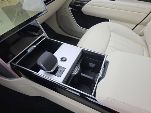 New 2026 Land Rover Range Rover SE image 25