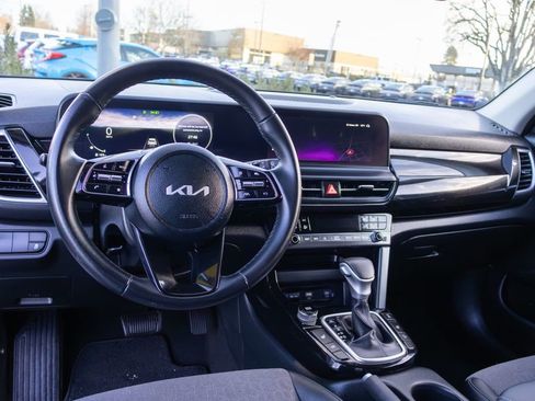 Used 2024 Kia Seltos X-Line image 16
