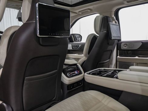Used 2020 Lincoln Navigator Black Label w/ Cargo Convenience Package AWD/4WD image 39